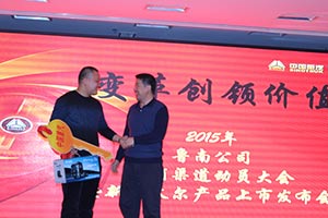 現(xiàn)場(chǎng)成交28臺(tái) 中國(guó)重汽新斯太爾產(chǎn)品臨沂地區(qū)上市