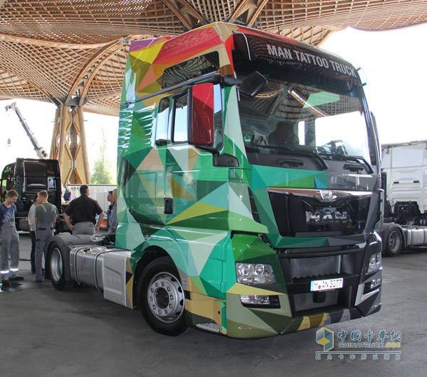 滾動的藝術(shù)品 德國曼恩卡車與“搖滾”一同出發(fā)