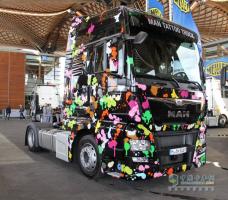 滾動的藝術(shù)品 德國曼恩卡車與“搖滾”一同出發(fā)