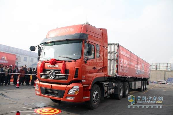 搭載東風(fēng)康明斯ISL9.5L發(fā)動(dòng)機(jī)的天龍重卡