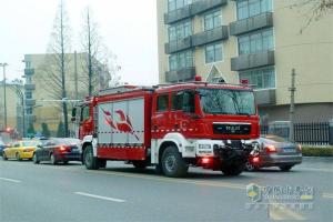 驚呆了 900萬(wàn)雙頭消防車(chē)現(xiàn)身南京街頭