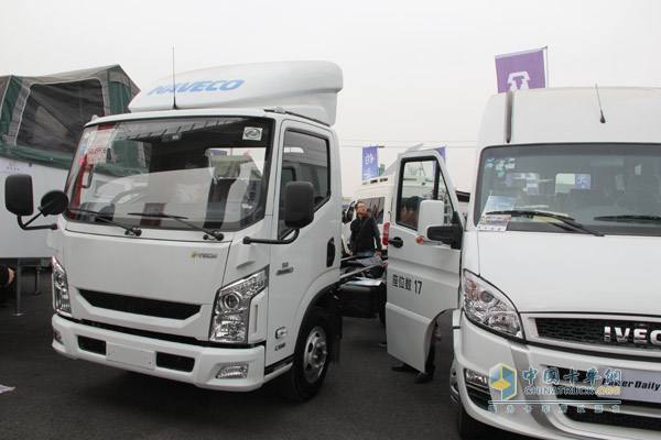 21RV與堅(jiān)持夢(mèng)想者同行--2015中國(北京)國際房車露營展覽會(huì)