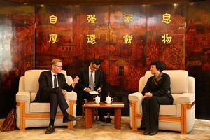 沃爾沃集團攜手清華大學(xué)成立綠色經(jīng)濟與可持續(xù)發(fā)展研究中心