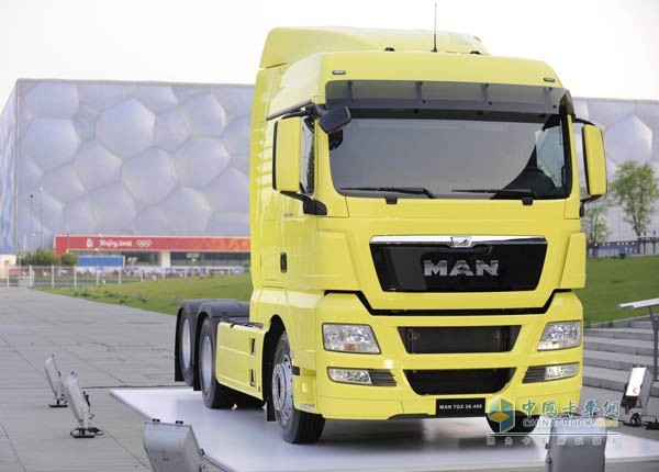 2014年“大眾汽車集團之夜”上的MAN TGX 28.480 6X2-2 BLS