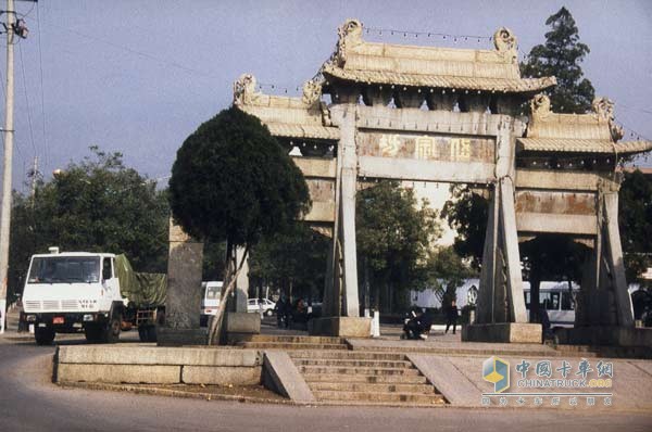 1993年，行駛在路上的斯太爾卡車