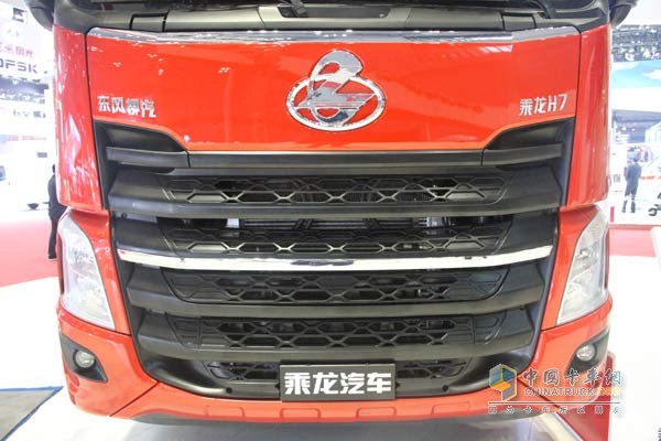 乘龍H7 6*2R 平頭牽引車前臉