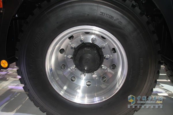 福田戴姆勒歐曼GTL高頂高地板6系6X4牽引車（奔馳版）美鋁輪輞