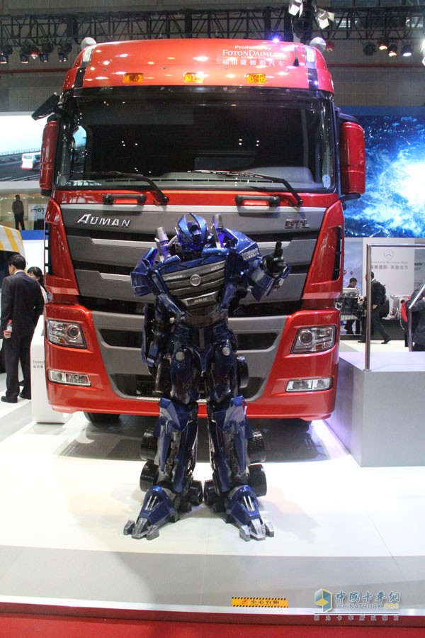 福田戴姆勒歐曼GTL高頂高地板6系6X4牽引車（奔馳版）