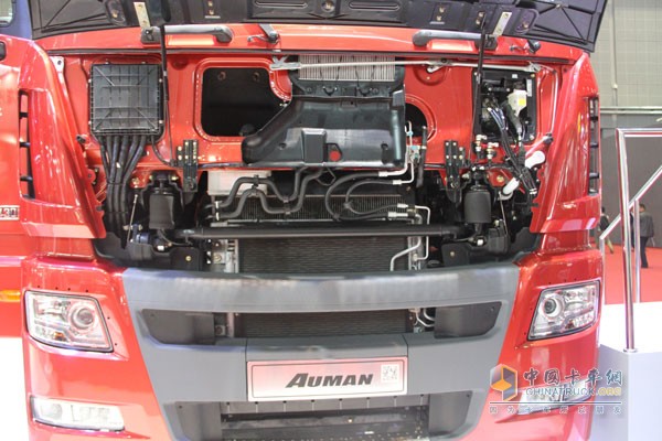 福田戴姆勒歐曼GTL高頂高地板6系6X4牽引車（奔馳版）