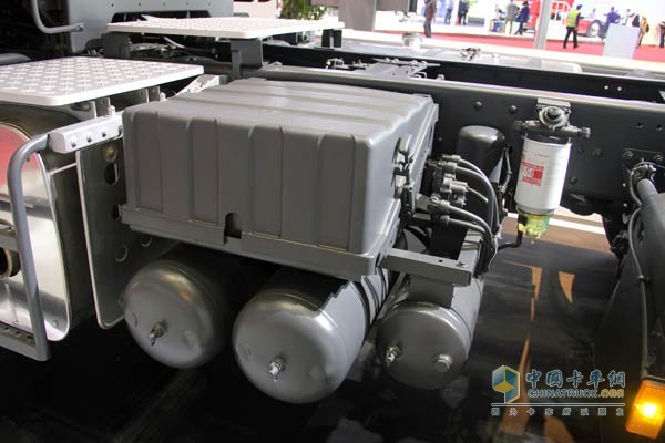 東風(fēng)天龍 6 ×4 雷諾Dci 420馬力牽引車