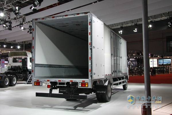 慶鈴 五十鈴700P 190馬力 國(guó)四 中型廂式載貨車