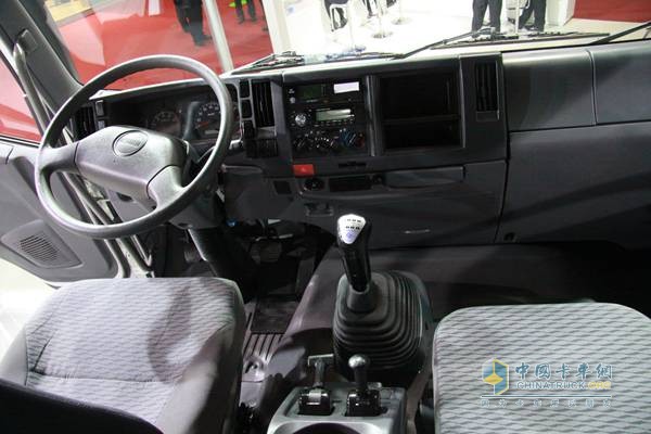 慶鈴·五十鈴 VC46 370馬力 6X4 國四 牽引車