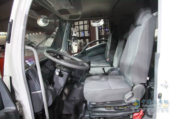 慶鈴·五十鈴 VC46 370馬力 6X4 國四 牽引車