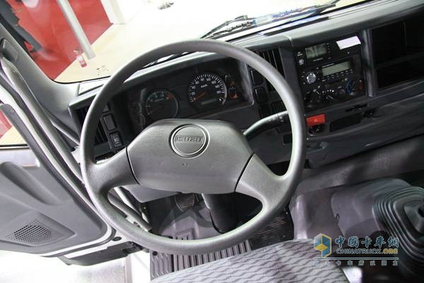 慶鈴·五十鈴 VC46 370馬力 6X4 國四 牽引車
