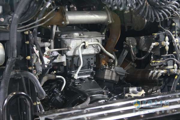 慶鈴·五十鈴 VC46 370馬力 6X4 國四 牽引車