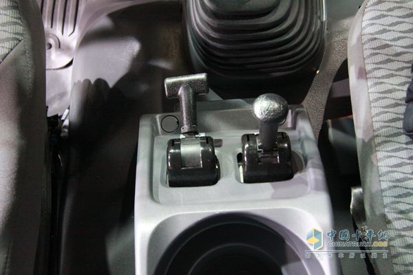慶鈴·五十鈴 VC46 370馬力 6X4 國四 牽引車