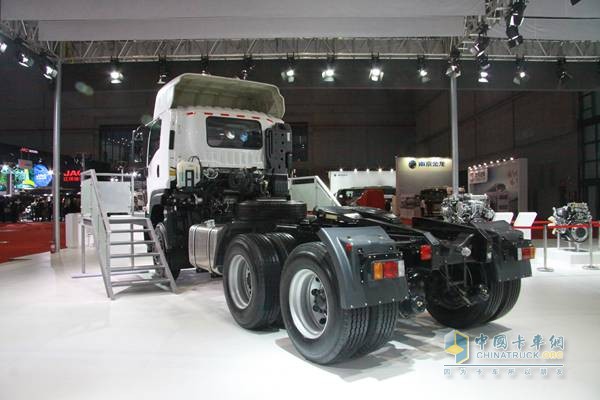慶鈴·五十鈴 VC46 370馬力 6X4 國(guó)四 牽引車