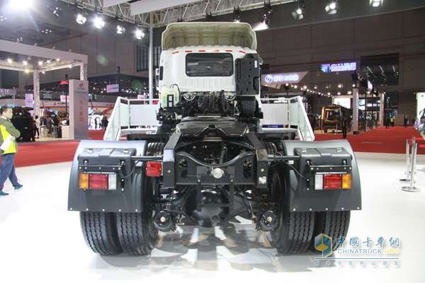 慶鈴·五十鈴 VC46 370馬力 6X4 國(guó)四 牽引車