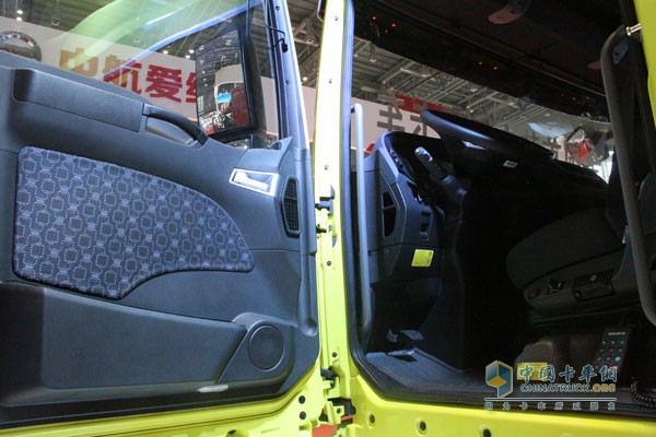 中國重汽SITRAK汕德卡C7H 國五 全氣囊懸架 540馬力 6X2牽引車