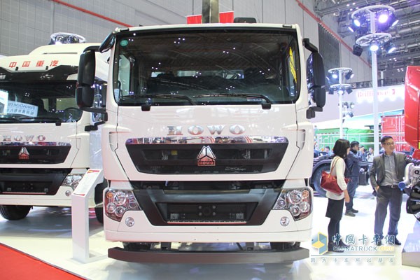 中國(guó)重汽HOWO T5G 國(guó)五 AMT 280馬力8X4隨車(chē)吊（希爾博上裝）