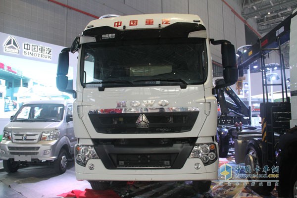 中國(guó)重汽HOWO T5G 國(guó)五 AMT 280馬力8X4隨車(chē)吊（希爾博上裝）
