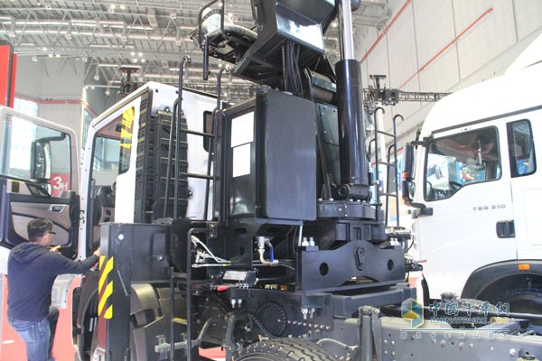 中國(guó)重汽HOWO T5G 國(guó)五 AMT 280馬力8X4隨車(chē)吊（希爾博上裝）