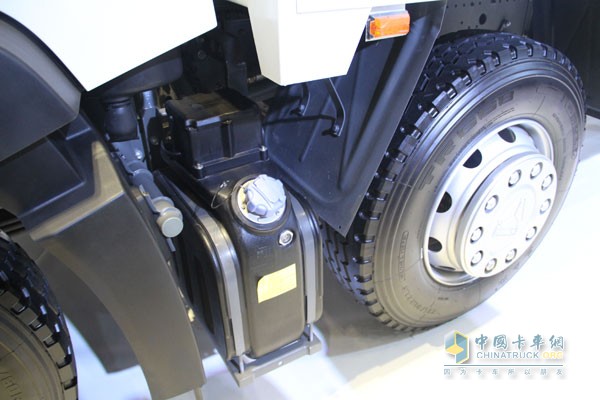 中國(guó)重汽HOWO T5G 國(guó)五 AMT 280馬力8X4隨車(chē)吊（希爾博上裝）