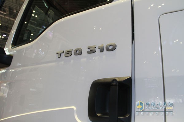 中國(guó)重汽HOWO T5G 國(guó)五 AMT 280馬力8X4隨車(chē)吊（希爾博上裝）