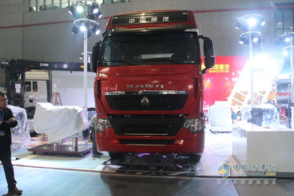 中國重汽HOWO T7H 國五 AMT 440馬力6X4牽引車