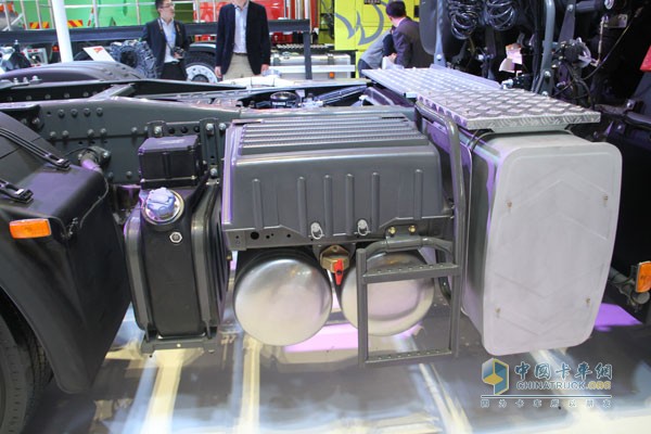 中國重汽HOWO T7H 國五 AMT 440馬力6X4牽引車