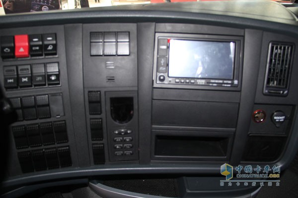 中國重汽HOWO T7H 國五 AMT 440馬力6X4牽引車