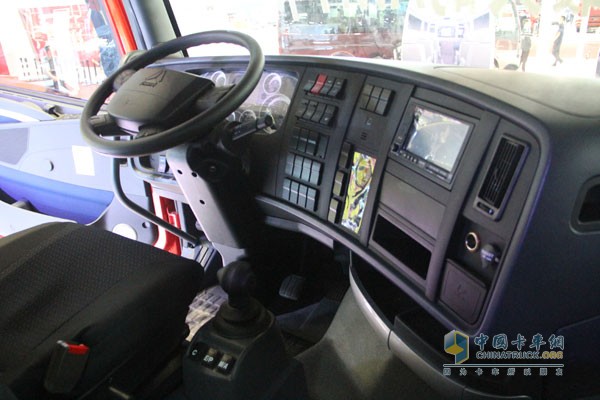 中國重汽HOWO T7H 國五 AMT 440馬力6X4牽引車