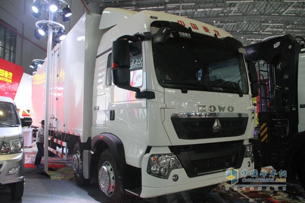 中國(guó)重汽HOWO T5G 國(guó)五 310馬力6X2 廂式中卡