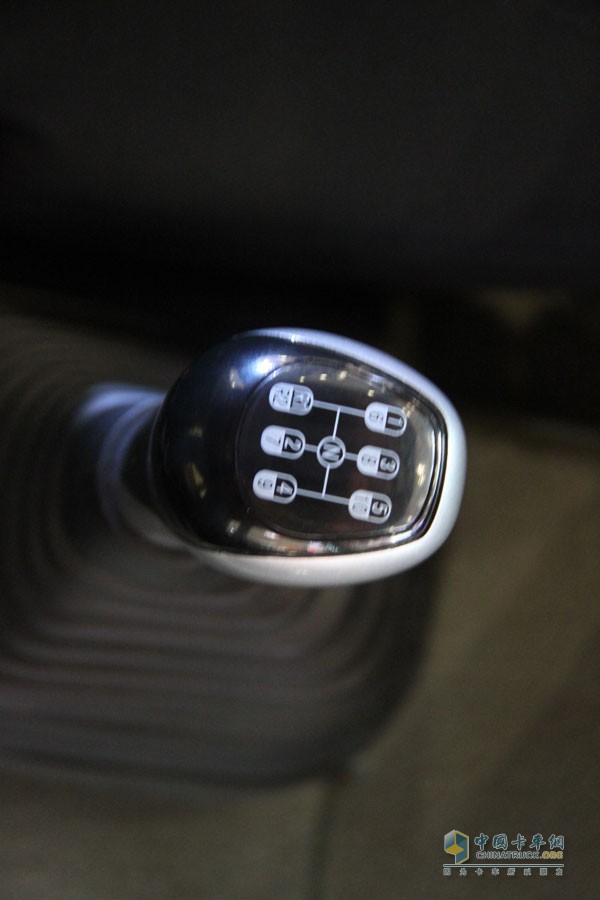 中國重汽HOWO T5G 國五 310馬力6X2 廂式中卡