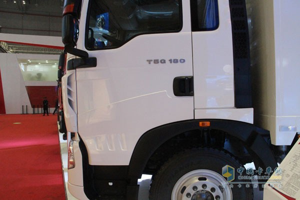 中國重汽HOWO T5G 國五 180馬力4X2 廂式中卡