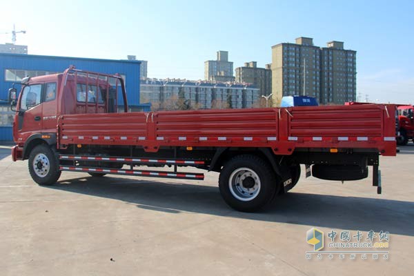 瑞沃中卡 康明斯國Ⅳ動力 4×2 標(biāo)載型斜背面