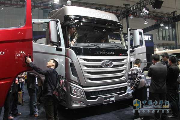 現(xiàn)代商用車 Xcient 創(chuàng)虎P440 6X4牽引車