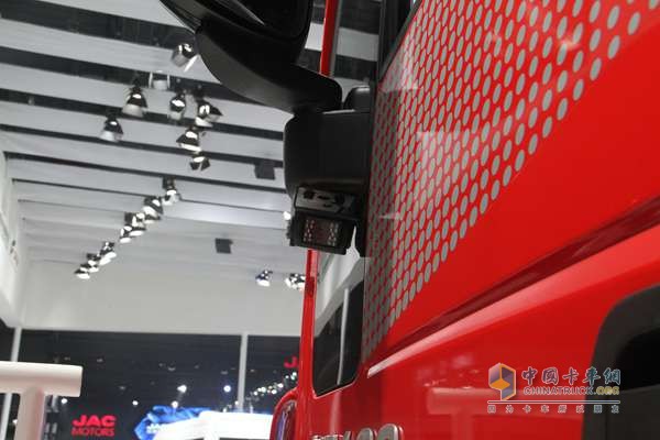 上汽依維柯紅巖 杰獅S100 6X4 480馬力 牽引車