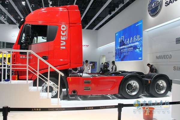 上汽依維柯紅巖 杰獅S100 6X4 480馬力 牽引車