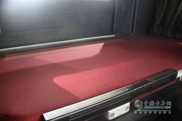 上汽依維柯紅巖 杰獅S100 6X4 480馬力 牽引車