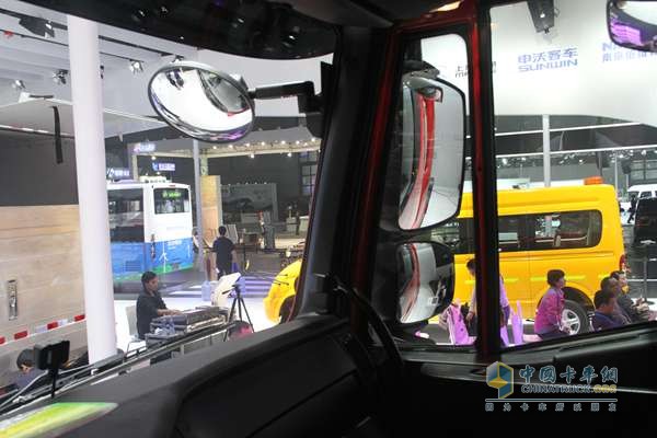 上汽依維柯紅巖 杰獅S100 6X4 480馬力 牽引車