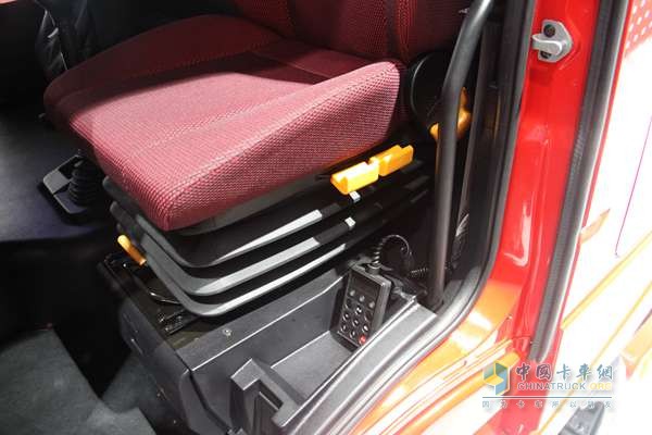 上汽依維柯紅巖 杰獅S100 6X4 480馬力 牽引車