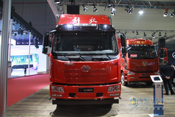 解放 J6L 翼展式廂式載貨車正臉