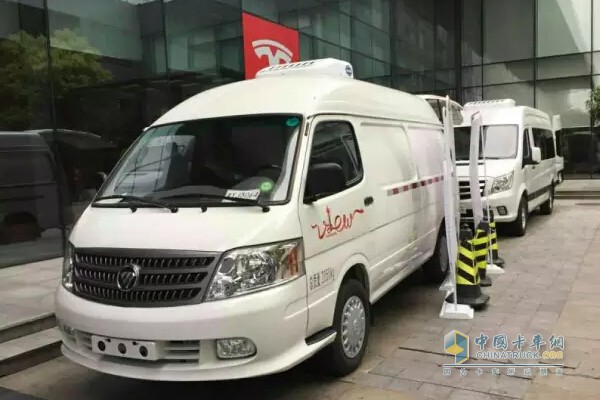 福田輕型商用車圖雅諾冷鏈改裝車亮相第25界中國(guó)冷鏈物流萬里行會(huì)議