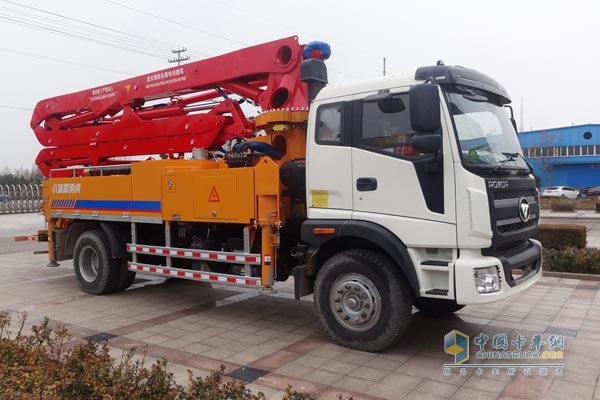 福田瑞沃 28米泵車(chē)側(cè)面