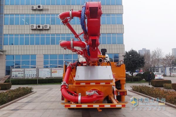 福田瑞沃 28米泵車(chē)背面照