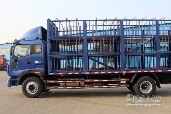 瑞沃中卡康明斯國四168馬力 4×2 倉欄倉柵車