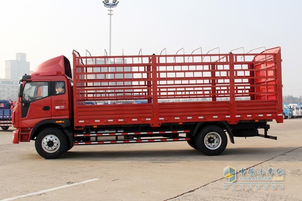 瑞沃中卡康明斯國四154馬力 4×2 倉欄倉柵車