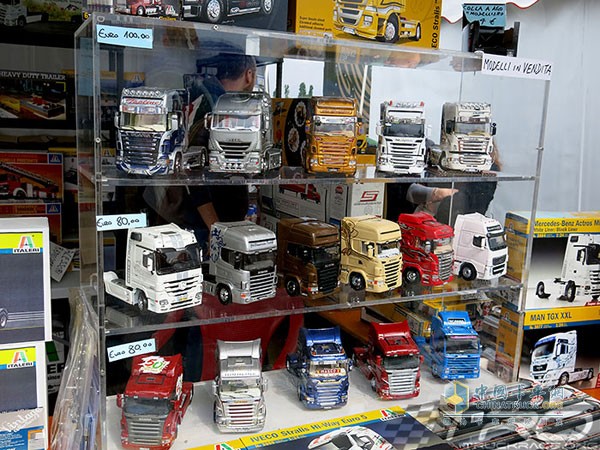 展示區(qū)的精美卡車(chē)模型