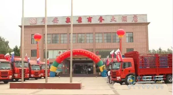 一汽解放青島龍Ｖ重卡推介會在濟(jì)南舉行